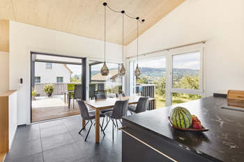 Einfamilienhaus mit Oberdeck und Seelage