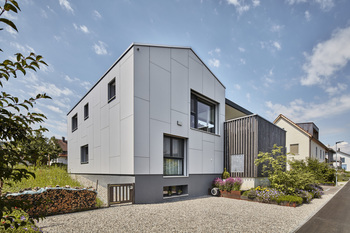 Einfamilienhaus mit Oberdeck und Seelage