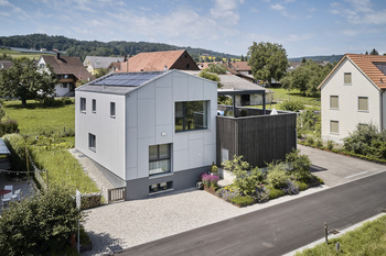 Einfamilienhaus mit Oberdeck und Seelage