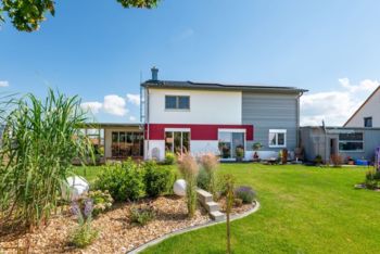 Klimaholzhaus mit Einliegerwohnung in Weidenbach